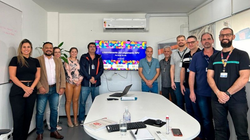 Equipes da Procergs e do Detran/RS reunidas na apresentação da nova solução